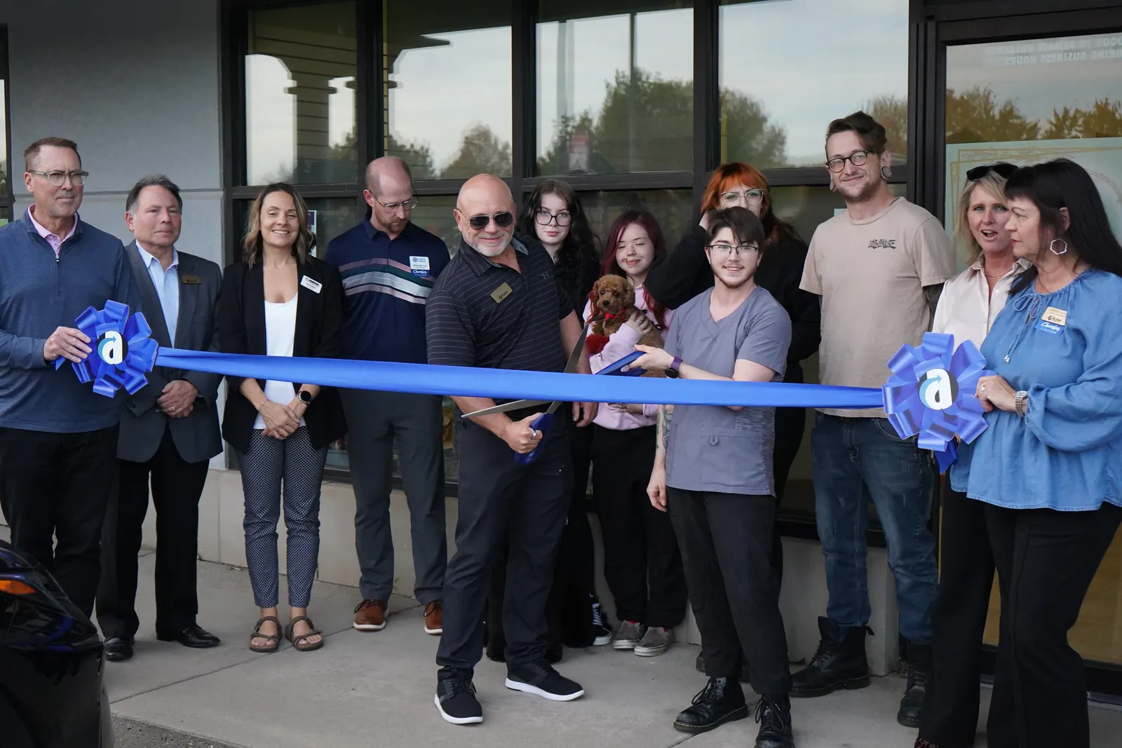 The Tailored Tails team at the grand-opening ribbon cutting
